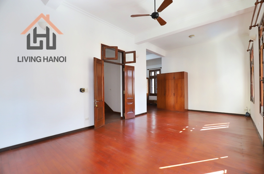 04 bedroom house with swimming pool for rent in Tay Ho, Hanoi 04 bedroom house with swimming pool for rent in Tay Ho, Hanoi