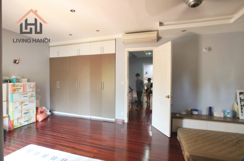 04 bedrooms house available for rent in Vinhomes Riverside, Hanoi 04 bedrooms house available for rent in Vinhomes Riverside, Hanoi