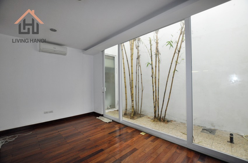 1 Level house with yard, 3 bedroom for rent in Dang Thai Mai, Tay Ho 1 Level house with yard, 3 bedroom for rent in Dang Thai Mai, Tay Ho