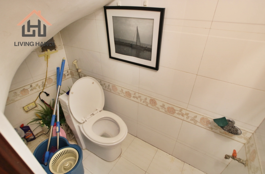 Beautiful 4 bedroom house for rent in Hai Ba Trung, Hanoi. Beautiful 4 bedroom house for rent in Hai Ba Trung, Hanoi.