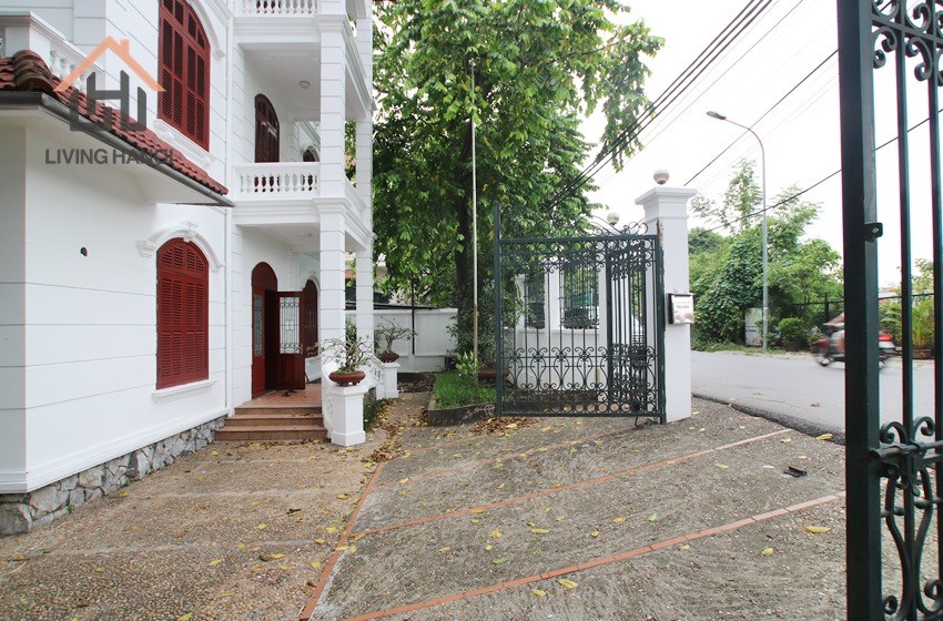 Beautiful and spacious house with stunning lake view in Tay Ho district, Hanoi Beautiful and spacious house with stunning lake view in Tay Ho district, Hanoi