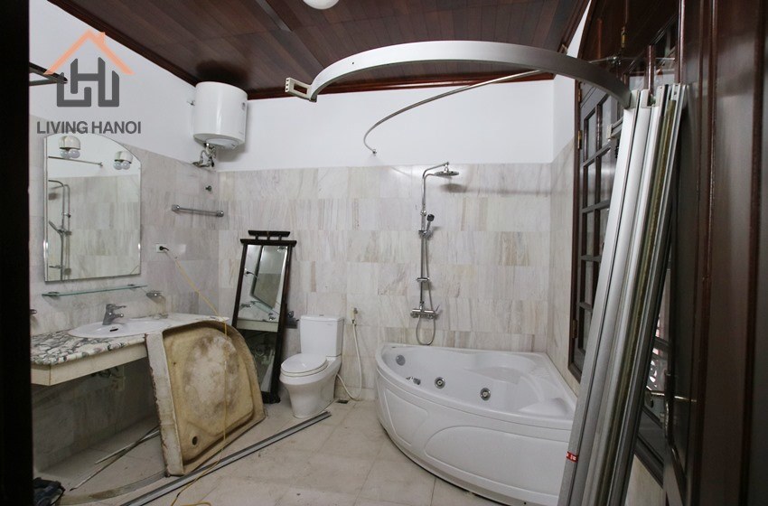 Beautiful and spacious house with stunning lake view in Tay Ho district, Hanoi Beautiful and spacious house with stunning lake view in Tay Ho district, Hanoi