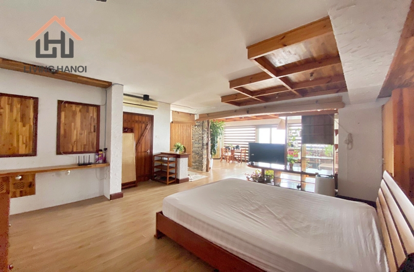 Beautiful lakeview apartment with balcony, Yen Phu street, Hanoi Beautiful lakeview apartment with balcony, Yen Phu street, Hanoi