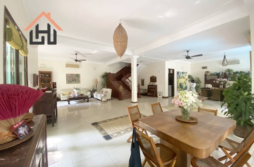 Beautiful swimming pool villa for rent in To Ngoc Van, Tay Ho Beautiful swimming pool villa for rent in To Ngoc Van, Tay Ho