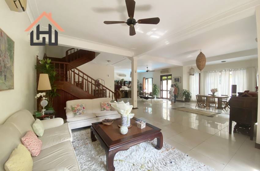 Beautiful swimming pool villa for rent in To Ngoc Van, Tay Ho Beautiful swimming pool villa for rent in To Ngoc Van, Tay Ho