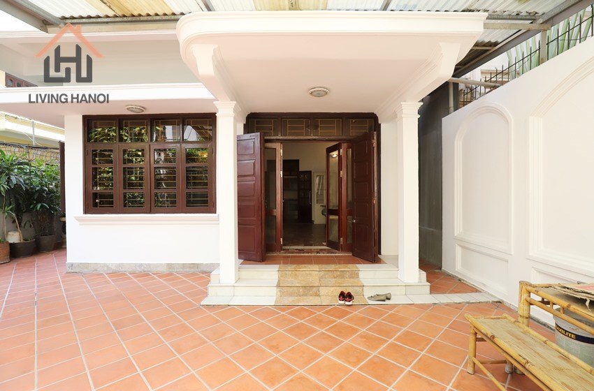 Big house with yard, 04 bedrooms for rent in Tay Ho, Hanoi Big house with yard, 04 bedrooms for rent in Tay Ho, Hanoi