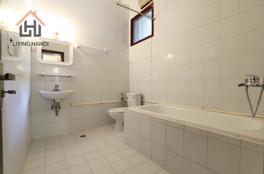 Big house with yard, 04 bedrooms for rent in Tay Ho, Hanoi Big house with yard, 04 bedrooms for rent in Tay Ho, Hanoi