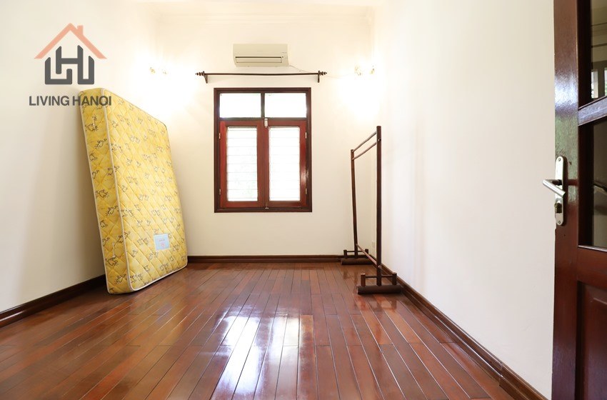 Big house with yard, 04 bedrooms for rent in Tay Ho, Hanoi Big house with yard, 04 bedrooms for rent in Tay Ho, Hanoi