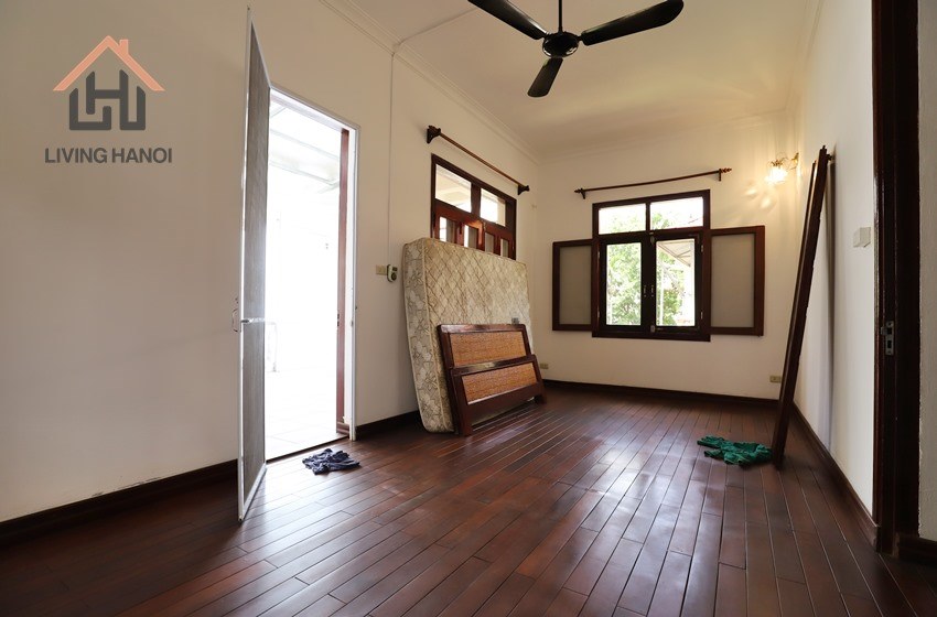 Big house with yard, 04 bedrooms for rent in Tay Ho, Hanoi Big house with yard, 04 bedrooms for rent in Tay Ho, Hanoi