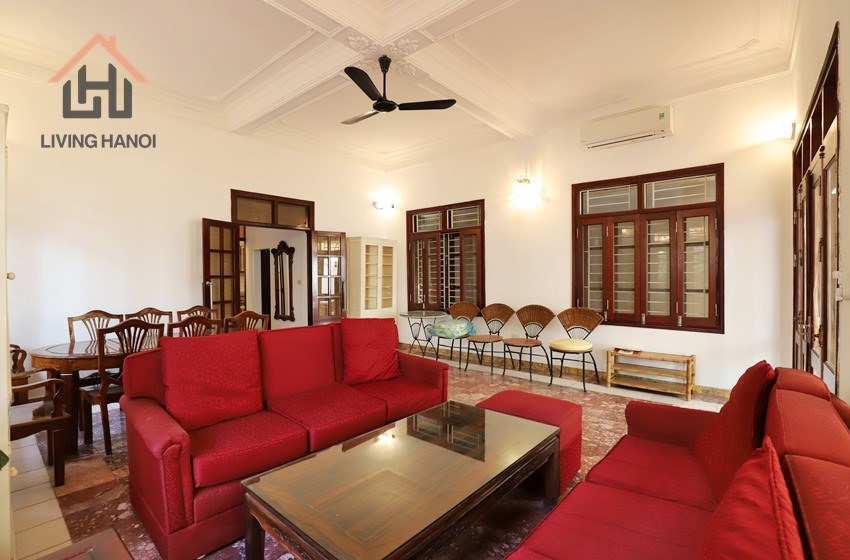 Big house with yard, 04 bedrooms for rent in Tay Ho, Hanoi Big house with yard, 04 bedrooms for rent in Tay Ho, Hanoi
