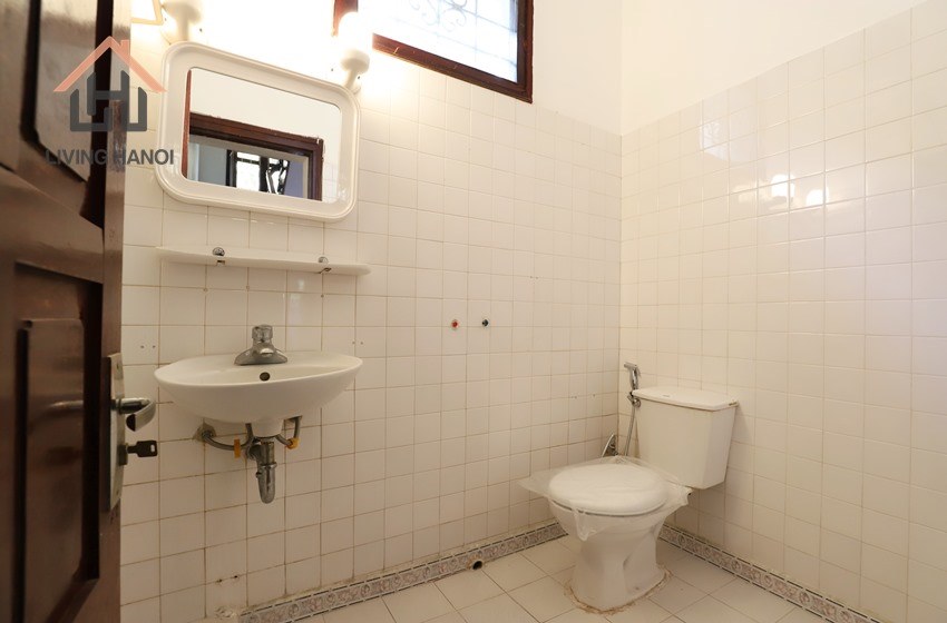 Big house with yard, 04 bedrooms for rent in Tay Ho, Hanoi Big house with yard, 04 bedrooms for rent in Tay Ho, Hanoi