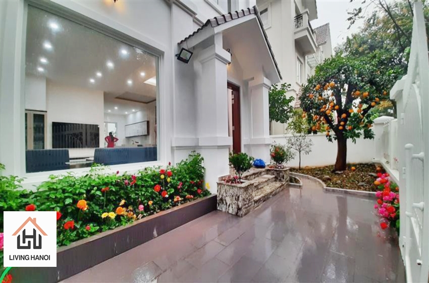 Bright 04 bedroom house for rent in Vinhomes Riverside, Long Bien, Hanoi Bright 04 bedroom house for rent in Vinhomes Riverside, Long Bien, Hanoi