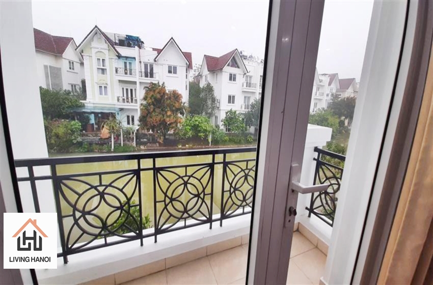 Bright 04 bedroom house for rent in Vinhomes Riverside, Long Bien, Hanoi Bright 04 bedroom house for rent in Vinhomes Riverside, Long Bien, Hanoi