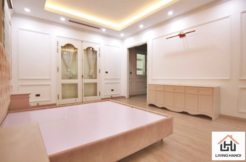 Bright 04 bedroom house for rent in Vinhomes Riverside, Long Bien, Hanoi Bright 04 bedroom house for rent in Vinhomes Riverside, Long Bien, Hanoi