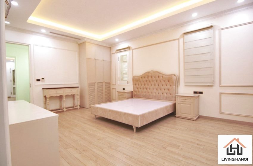 Bright 04 bedroom house for rent in Vinhomes Riverside, Long Bien, Hanoi Bright 04 bedroom house for rent in Vinhomes Riverside, Long Bien, Hanoi