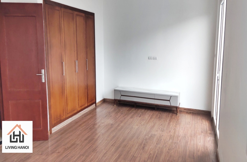 Bright 04 bedroom house for rent in Vinhomes Riverside, Long Bien, Hanoi Bright 04 bedroom house for rent in Vinhomes Riverside, Long Bien, Hanoi