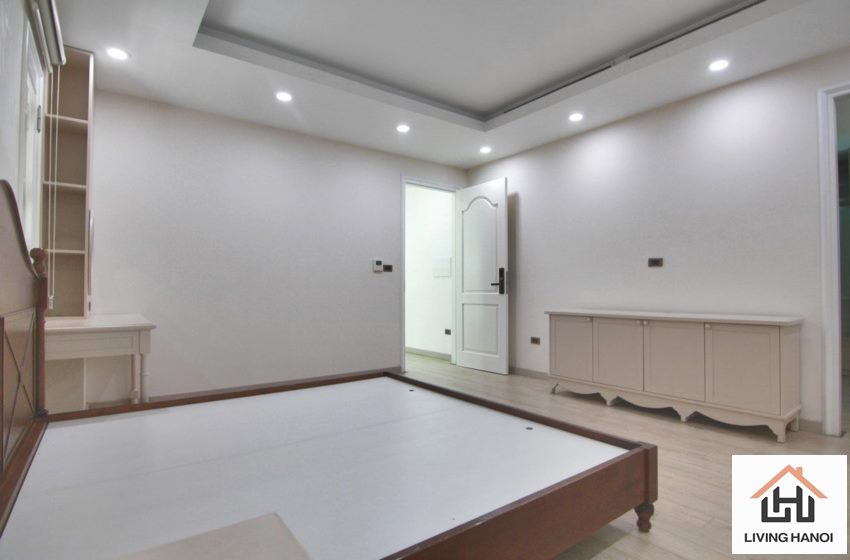 Bright 04 bedroom house for rent in Vinhomes Riverside, Long Bien, Hanoi Bright 04 bedroom house for rent in Vinhomes Riverside, Long Bien, Hanoi