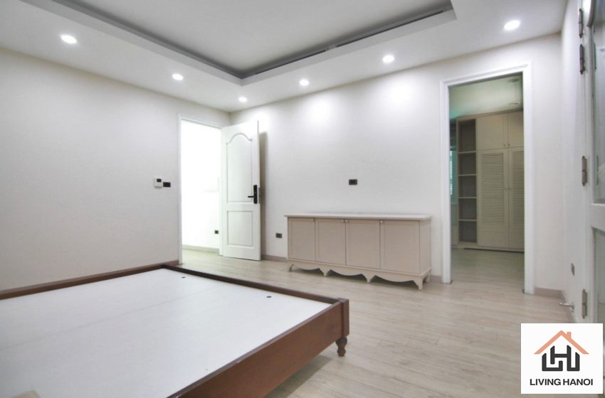 Bright 04 bedroom house for rent in Vinhomes Riverside, Long Bien, Hanoi Bright 04 bedroom house for rent in Vinhomes Riverside, Long Bien, Hanoi