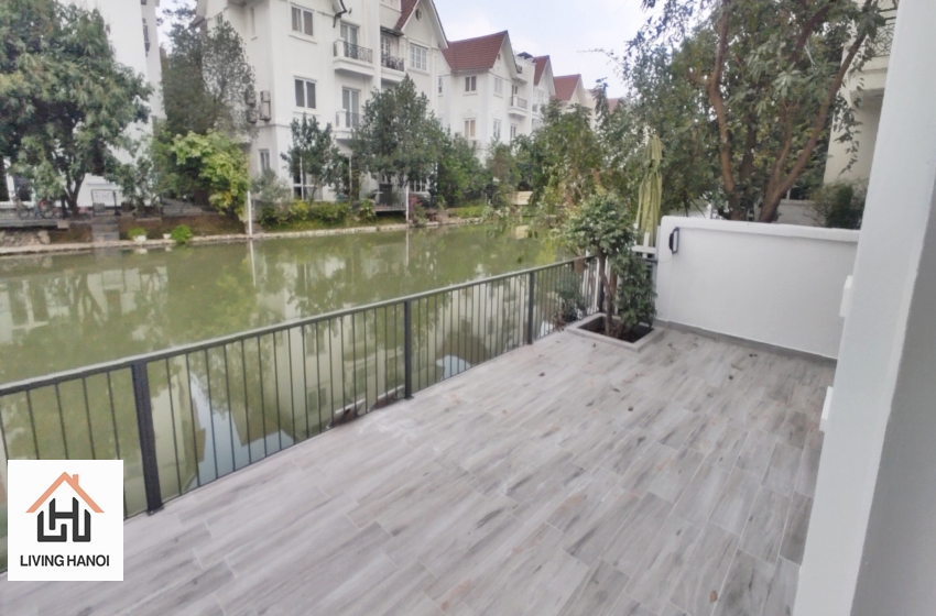Bright 04 bedroom house for rent in Vinhomes Riverside, Long Bien, Hanoi Bright 04 bedroom house for rent in Vinhomes Riverside, Long Bien, Hanoi