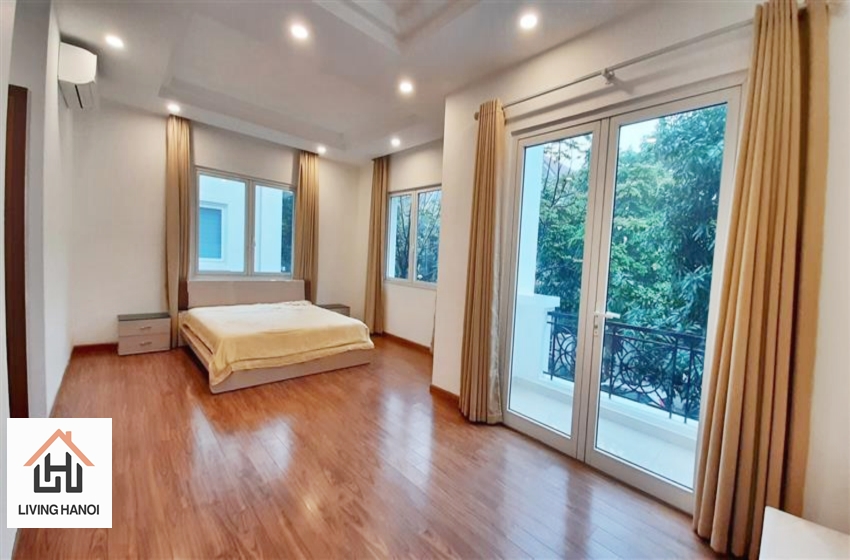 Bright 04 bedroom house for rent in Vinhomes Riverside, Long Bien, Hanoi Bright 04 bedroom house for rent in Vinhomes Riverside, Long Bien, Hanoi