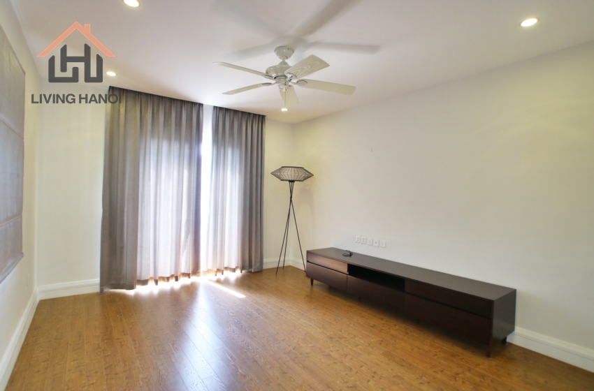 Bright and modern 4 bedroom villa in Vinhome Riverside, Hanoi Bright and modern 4 bedroom villa in Vinhome Riverside, Hanoi