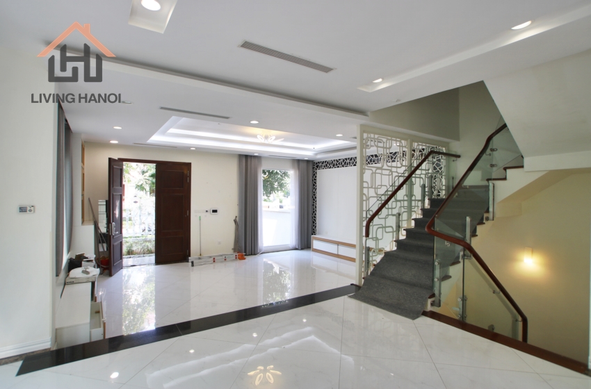 Bright and modern villa for rent in Vinhomes Riverside, Hanoi Bright and modern villa for rent in Vinhomes Riverside, Hanoi