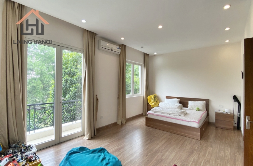 Bright house with lake view for rent in Vinhomes Riverside, Hanoi Bright house with lake view for rent in Vinhomes Riverside, Hanoi