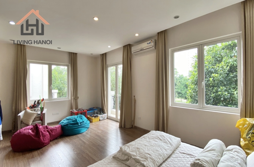 Bright house with lake view for rent in Vinhomes Riverside, Hanoi Bright house with lake view for rent in Vinhomes Riverside, Hanoi