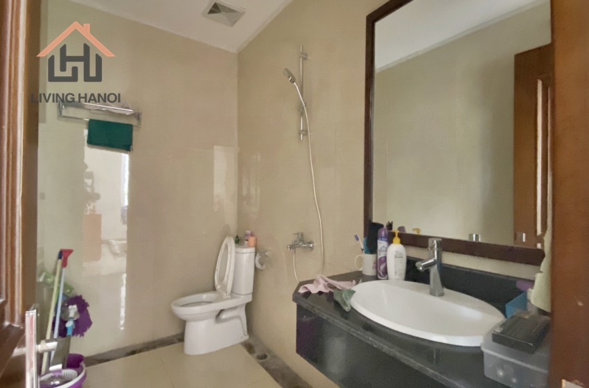 Bright house with lake view for rent in Vinhomes Riverside, Hanoi Bright house with lake view for rent in Vinhomes Riverside, Hanoi