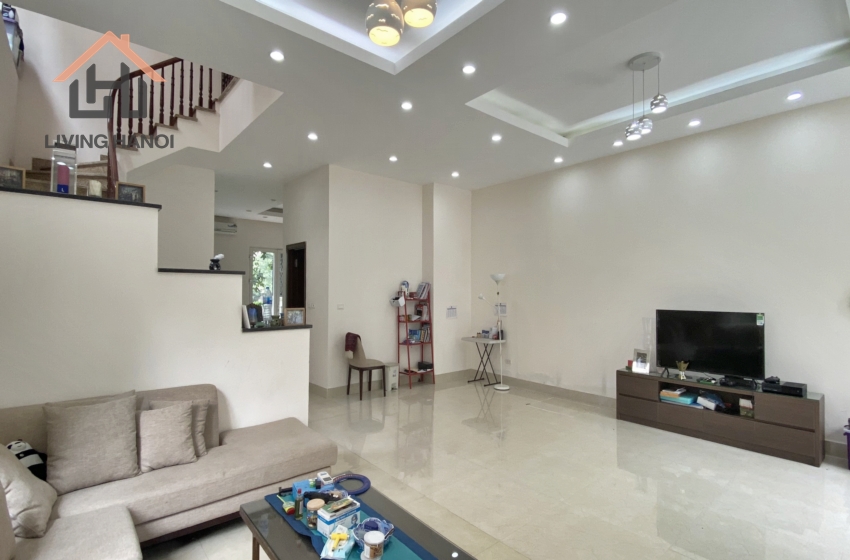 Bright house with lake view for rent in Vinhomes Riverside, Hanoi Bright house with lake view for rent in Vinhomes Riverside, Hanoi