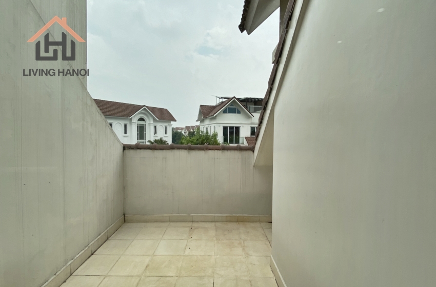 Bright house with lake view for rent in Vinhomes Riverside, Hanoi Bright house with lake view for rent in Vinhomes Riverside, Hanoi