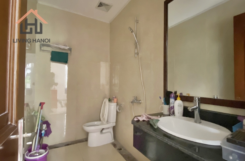Bright house with lake view for rent in Vinhomes Riverside, Hanoi Bright house with lake view for rent in Vinhomes Riverside, Hanoi