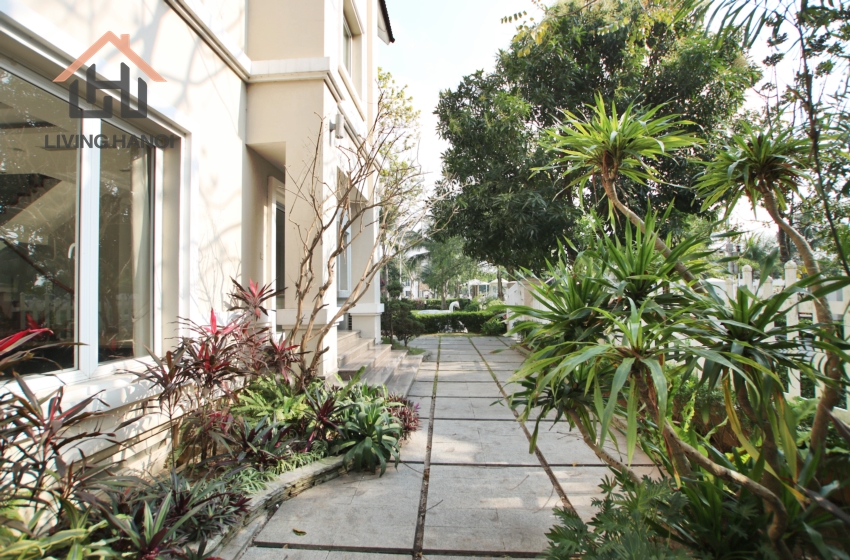 Bright villa for rent in Vinhomes Riverside, Hanoi Bright villa for rent in Vinhomes Riverside, Hanoi