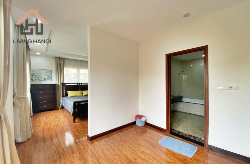 Budget 4 bedroom villa for rent in Vinhomes Riverside, Hanoi Budget 4 bedroom villa for rent in Vinhomes Riverside, Hanoi