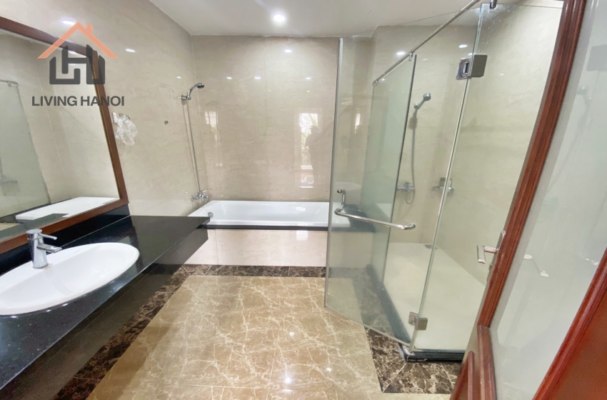 Budget 4 bedroom villa for rent in Vinhomes Riverside, Hanoi Budget 4 bedroom villa for rent in Vinhomes Riverside, Hanoi