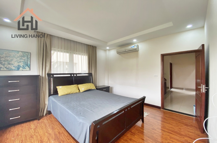 Budget 4 bedroom villa for rent in Vinhomes Riverside, Hanoi Budget 4 bedroom villa for rent in Vinhomes Riverside, Hanoi
