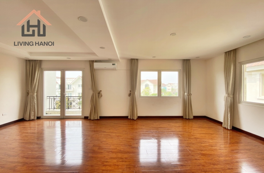 Budget 4 bedroom villa for rent in Vinhomes Riverside, Hanoi Budget 4 bedroom villa for rent in Vinhomes Riverside, Hanoi