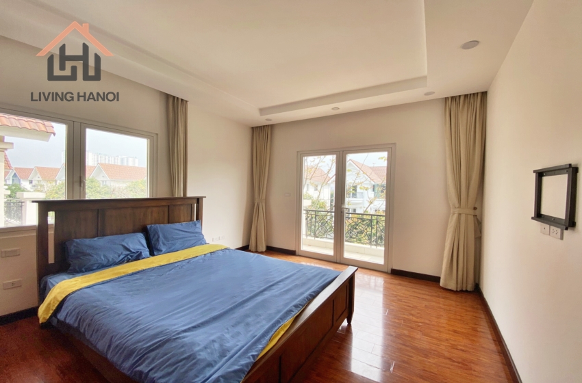 Budget 4 bedroom villa for rent in Vinhomes Riverside, Hanoi Budget 4 bedroom villa for rent in Vinhomes Riverside, Hanoi