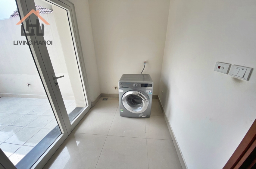 Budget 4 bedroom villa for rent in Vinhomes Riverside, Hanoi Budget 4 bedroom villa for rent in Vinhomes Riverside, Hanoi