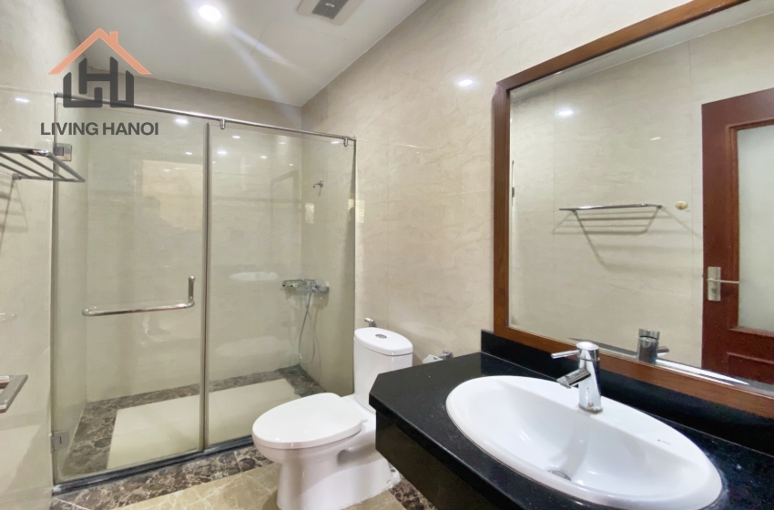Budget 4 bedroom villa for rent in Vinhomes Riverside, Hanoi Budget 4 bedroom villa for rent in Vinhomes Riverside, Hanoi