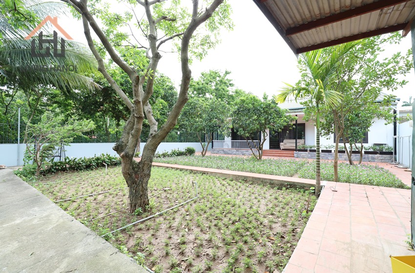 Bungalow house for rent with huge garden in Tay Ho, Hanoi Bungalow house for rent with huge garden in Tay Ho, Hanoi