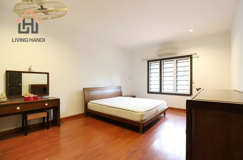 Bungalow house for rent with huge garden in Tay Ho, Hanoi Bungalow house for rent with huge garden in Tay Ho, Hanoi