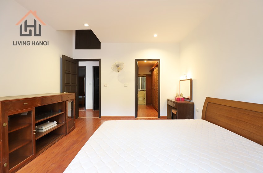 Bungalow house for rent with huge garden in Tay Ho, Hanoi Bungalow house for rent with huge garden in Tay Ho, Hanoi