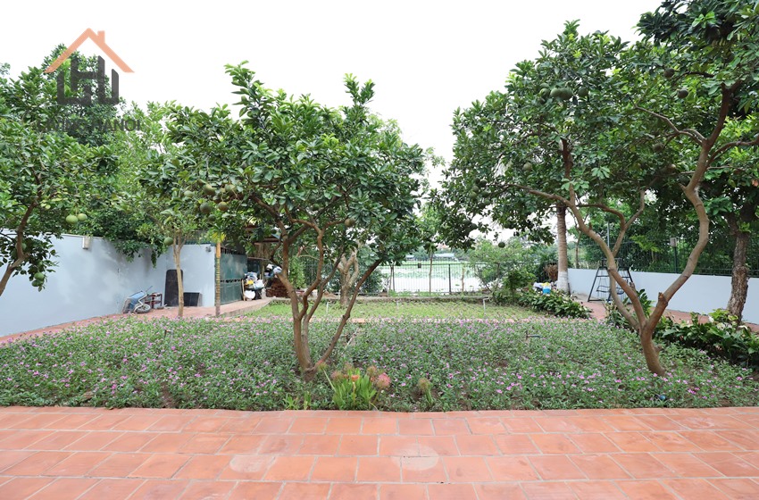 Bungalow house for rent with huge garden in Tay Ho, Hanoi Bungalow house for rent with huge garden in Tay Ho, Hanoi