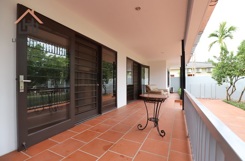 Bungalow house for rent with huge garden in Tay Ho, Hanoi Bungalow house for rent with huge garden in Tay Ho, Hanoi