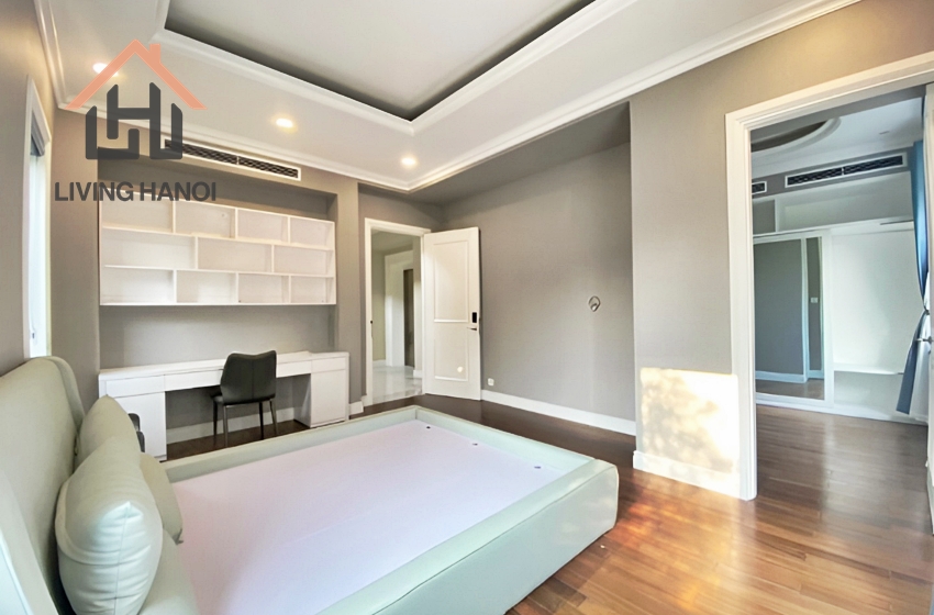 Charming house with 04 bedrooms for rent in Vinhomes Riverside, Hanoi. Charming house with 04 bedrooms for rent in Vinhomes Riverside, Hanoi.
