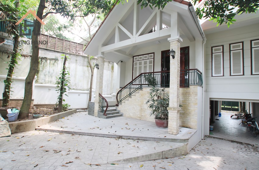 CONTEMPORARY FAMILY LIVING IN GREAT Tay Ho LOCATION CONTEMPORARY FAMILY LIVING IN GREAT Tay Ho LOCATION