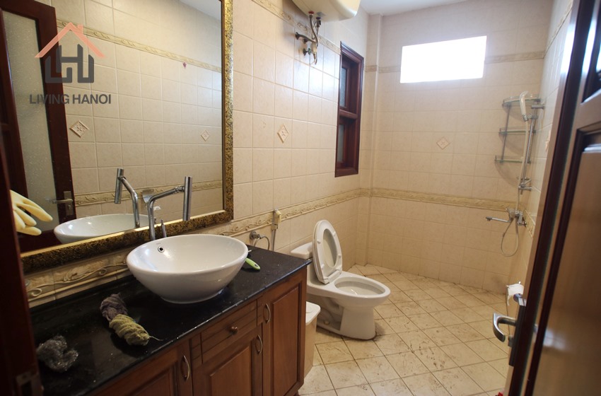 CONTEMPORARY FAMILY LIVING IN GREAT Tay Ho LOCATION CONTEMPORARY FAMILY LIVING IN GREAT Tay Ho LOCATION