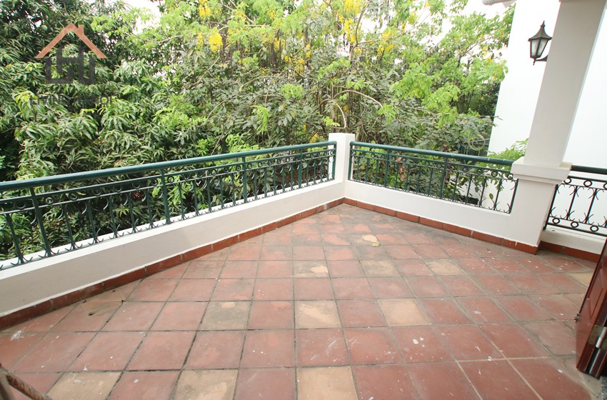 CONTEMPORARY FAMILY LIVING IN GREAT Tay Ho LOCATION CONTEMPORARY FAMILY LIVING IN GREAT Tay Ho LOCATION