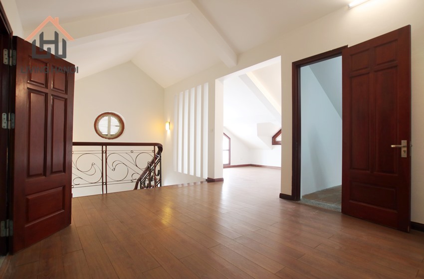 CONTEMPORARY FAMILY LIVING IN GREAT Tay Ho LOCATION CONTEMPORARY FAMILY LIVING IN GREAT Tay Ho LOCATION